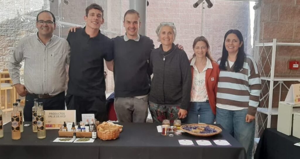 El equipo de Ciencia y Calidad de BROREGANO
Ellos son los responsables de desarrollar y certificar cada uno de nuestros productos, garantizando los más altos estándares de pureza y eficacia desde el cultivo hasta el envase.
#CienciaConIdentidad #TecnologíaEInnovación 